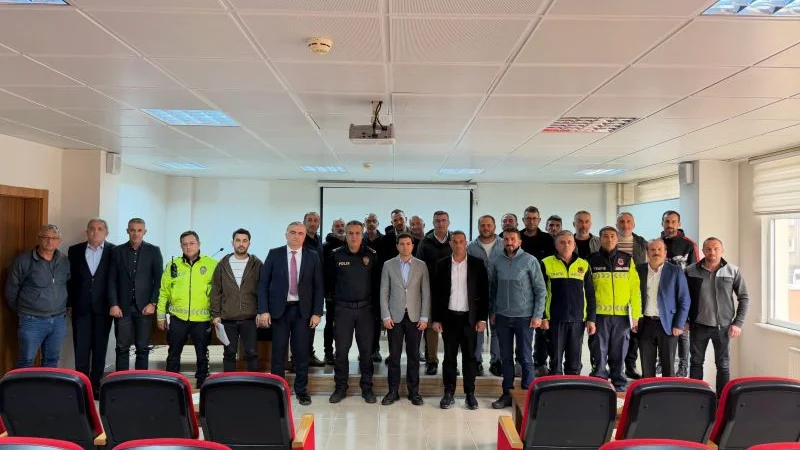 Arhavi'de Öğrenciler İçin Okul ve Ulaşım Güvenliği Toplantısı Düzenlendi