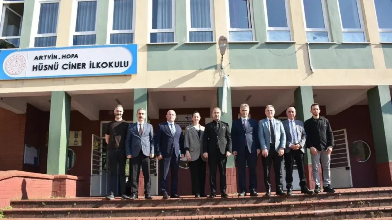 Artvin İl Milli Eğitim Müdürü Beraat Şahin'den Hopa'da Okul Ziyareti