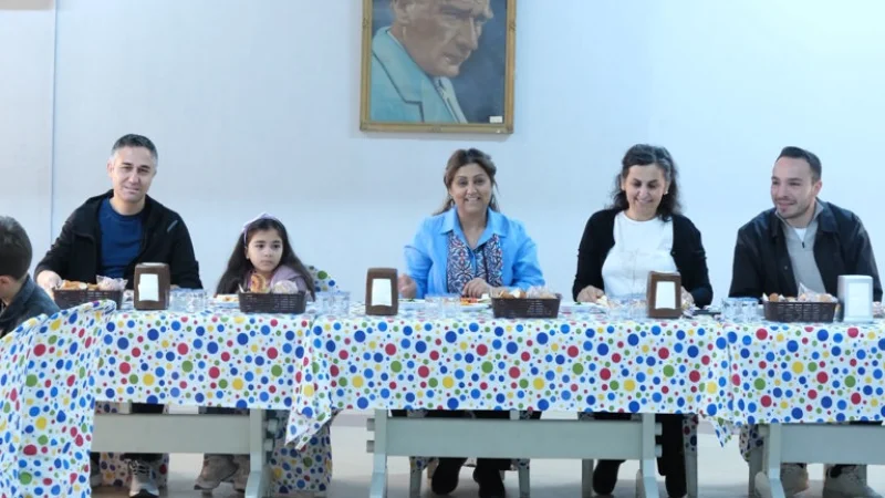 Balıkesir'de İki Kuşak Sevgi ve Dayanışma Sofrasında Buluştu