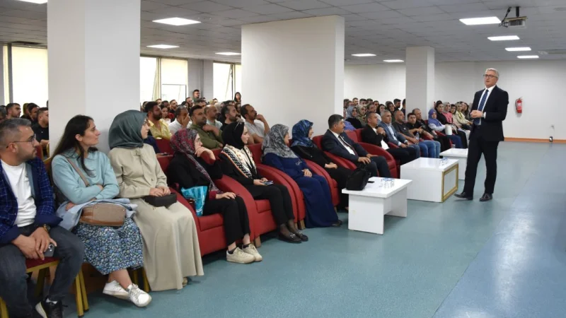 Batman'da Okul Kızılay Kulüpleri İçin Bilgilendirme Toplantısı Düzenlendi