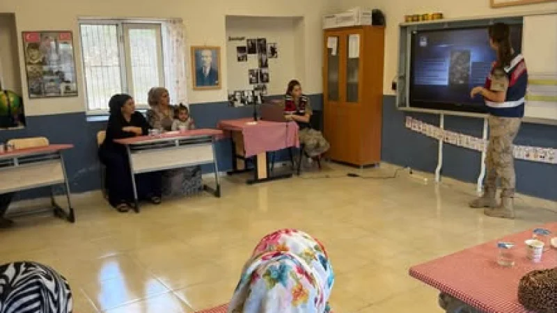 Derik'te Bağımlılıkla Mücadele Eğitimi Verildi