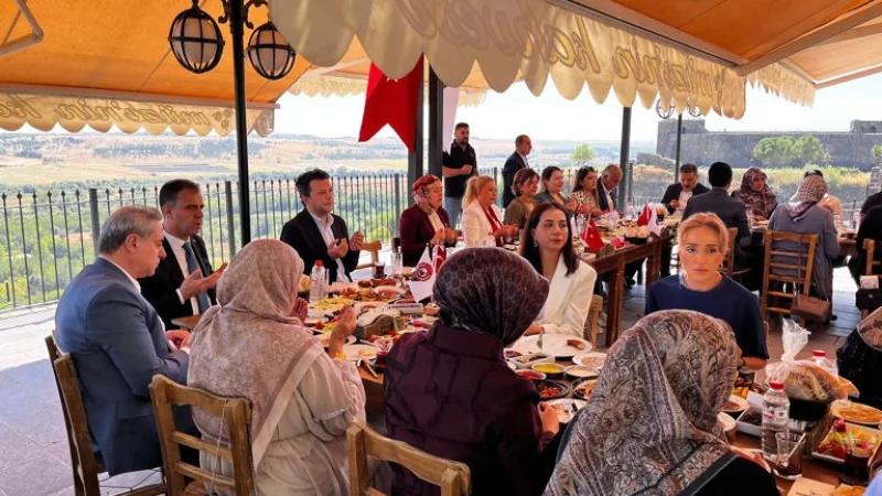 Diyarbakır'da Şehit Yakınları Onuruna Kahvaltı Programı Düzenlendi