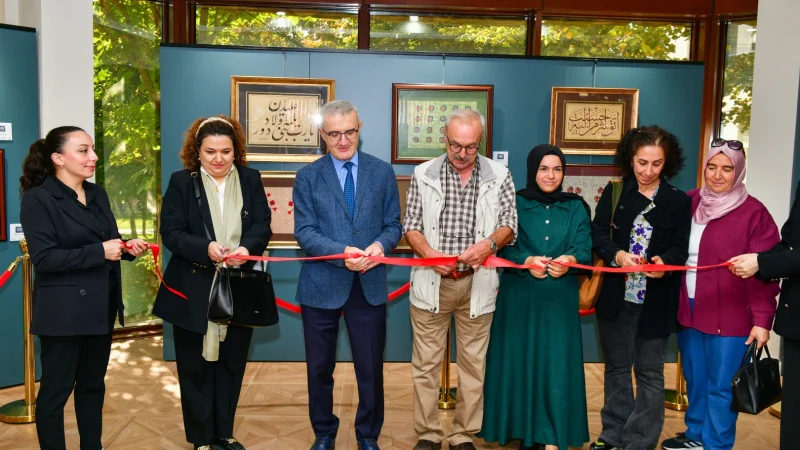Esenyurt’ta Ebru Sanatının İncelikleri Sanatseverlerle Buluştu