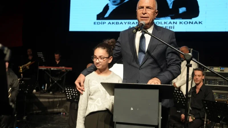 Gaziemir'de Kültür Sanat Sezonu Konserle Açıldı: Başkan Işık'tan 'Eğilmeyeceğim' Mesajı
