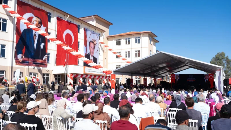 İzmir Dikili'de Bayburtlu Hasan Şentürk Mesleki ve Teknik Anadolu Lisesi Törenle Açıldı