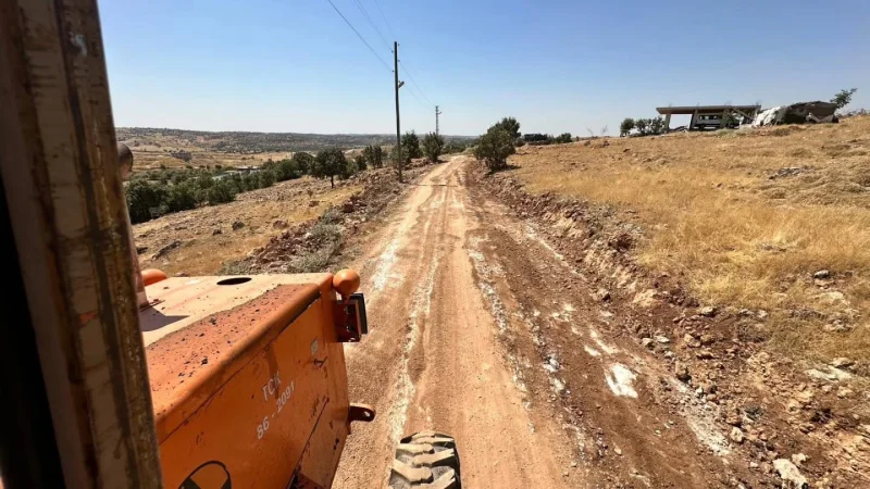Mardin Savur'da Kayatepe Mahallesi'nde Yol Reglaj Çalışmaları Devam Ediyor