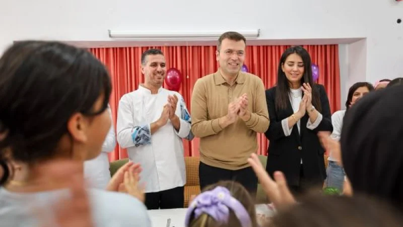 Niğde Valisi Akmeşe'den Dünya Kız Çocukları Günü'nde Çocuk Evleri'ne Ziyaret