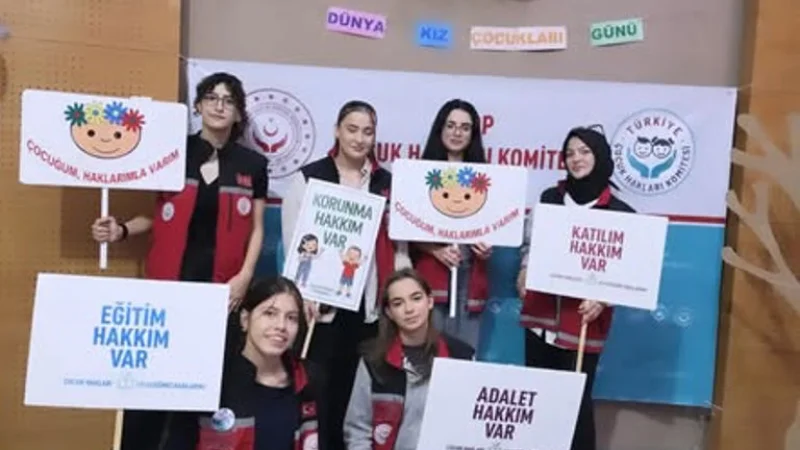 Sinop'ta Dünya Kız Çocukları Günü Huzurevinde Kutlandı