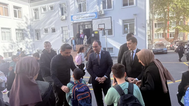 Şişli Kaymakamı Cevdet Ertürkmen'den Mahmut Şevket Paşa Ortaokulu'na Ziyaret