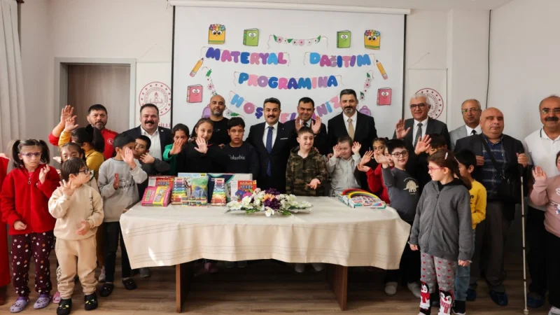 Sivas'ta Özel Eğitim Öğrencilerine Eğitsel Materyal Desteği