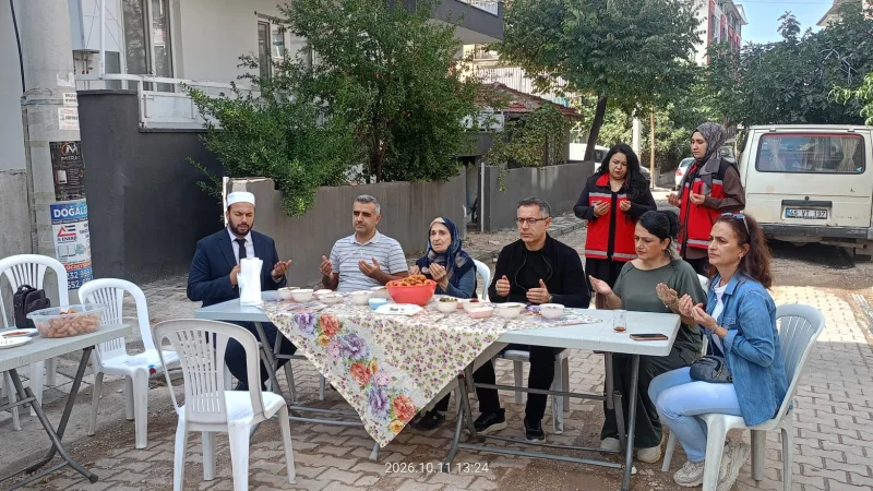 Soma Kaymakamı Dr. Ünal Koç, Şehit Ailesinin Hayır Davetine Katıldı