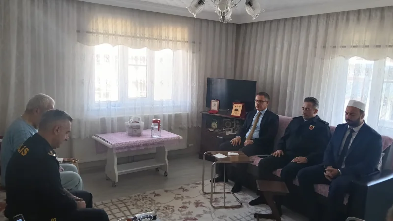 Soma Kaymakamı Dr. Ünal Koç'tan Kıbrıs Gazilerine Vefa Ziyareti