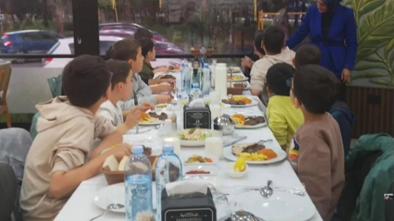 Trabzon'da Çocuk Evlerinde Kalan Çocuklar İçin Akşam Yemeği Düzenlendi