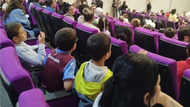 Trabzon'da Koruma Altındaki Çocuklar Tiyatro Buluşmasında Bir Araya Geldi