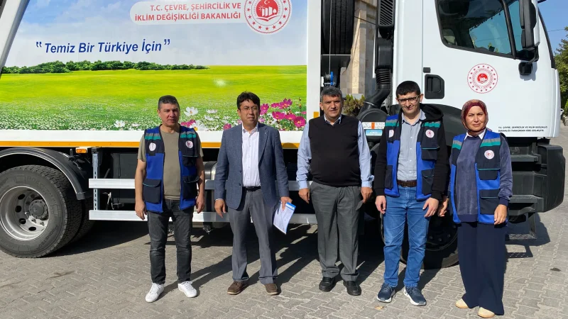 Uçhisar Belediyesi'ne Çevre ve Şehircilik Bakanlığı'ndan Araç Desteği