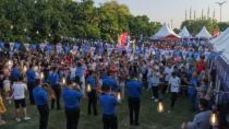 Uluslararası Adana Lezzet Festivali'nde Öğrencilere Kebap İkramı