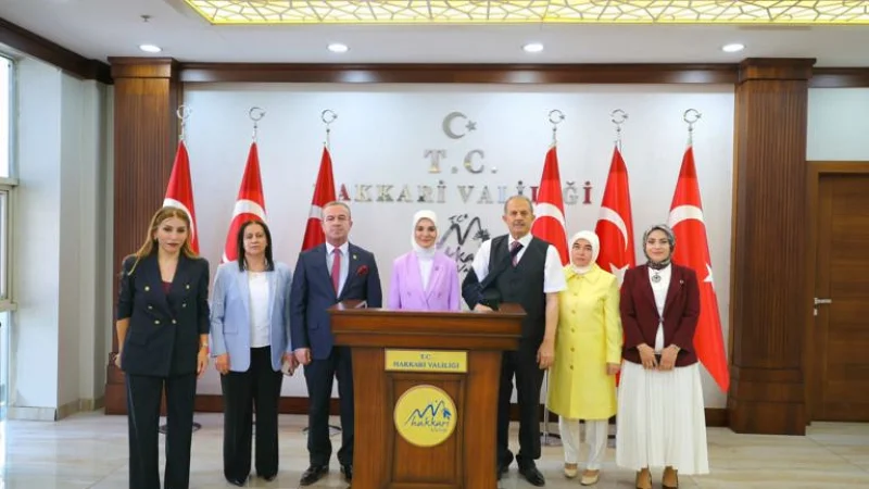 Aile ve Sosyal Hizmetler Bakanı Mahinur Özdemir Göktaş Hakkari'de Temaslarda Bulundu