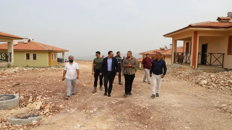 Altınözü'nde Deprem Konutlarının Yapım Çalışmaları Yerinde İncelendi