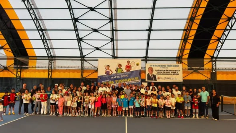 Artvin Arhavi'de 8-9-10 Yaş Hafta Sonu Tenis Turnuvası Sona Erdi