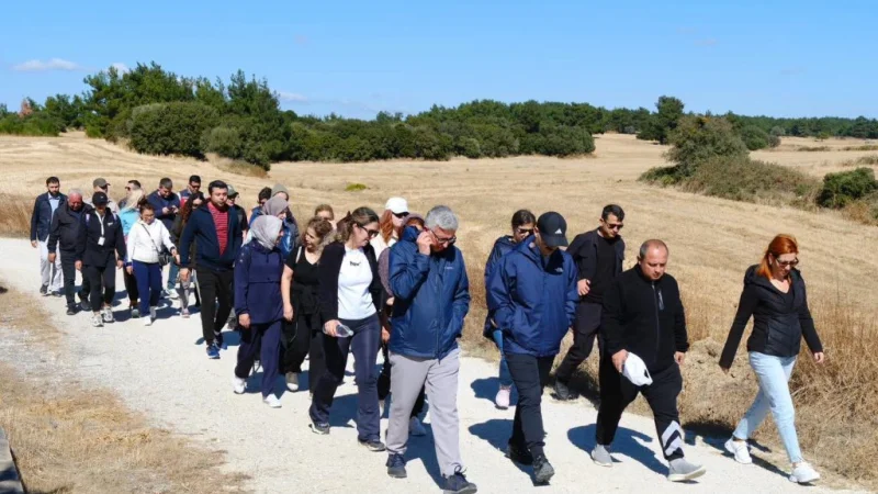 Eceabat'ta Dünya Yürüyüş Günü İçin Zığındere Harp Yolu'nda Yürüyüş Düzenlendi