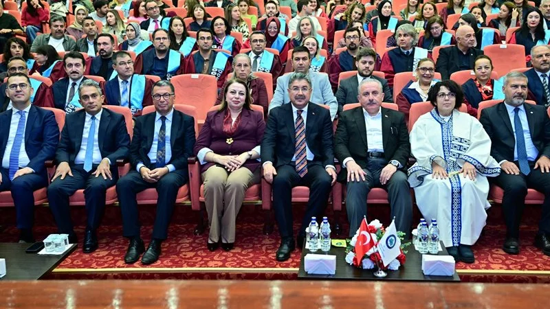 Eskişehir Osmangazi Üniversitesi'nde 2026-2027 Akademik Yılı Törenle Başladı