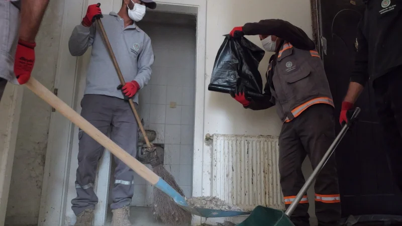 Etimesgut'ta Çöp Ev Temizlendi: Zabıta Ekiplerinden Kapsamlı Operasyon