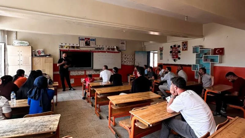 Hakkari'de velilere yönelik 'Okul ve Aile' semineri düzenlendi