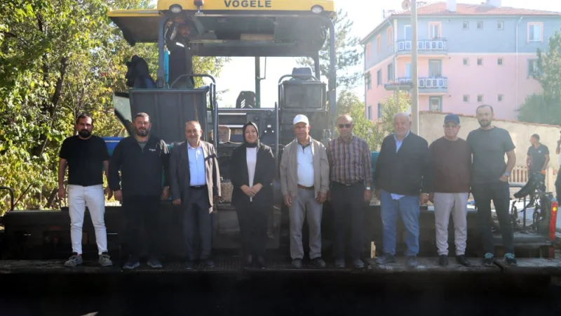 İscehisar'da Sıcak Asfalt Çalışmaları Sürüyor