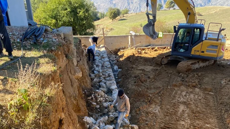 İspir Belediyesi Kırsal Mahallelerde ve Merkezde Saha Çalışmalarını Sürdürüyor