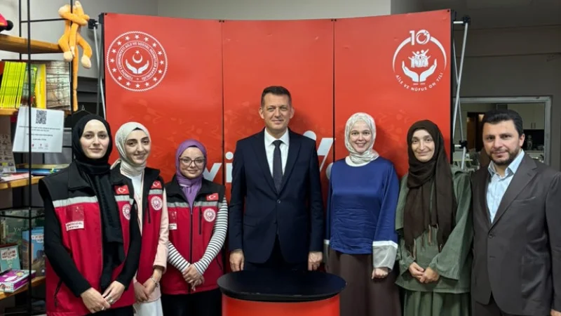 İstanbul'da Gönüllülük Bilincini Artırmak İçin 'İyiliğe Dönüştür' Kermesinde Stand Açıldı