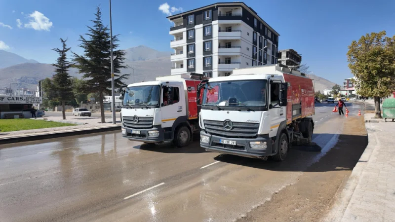 Kahramanmaraş Büyükşehir Belediyesi'nden Elbistan'da Kapsamlı Temizlik Çalışması