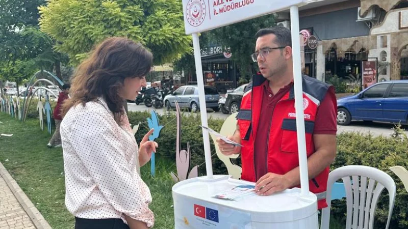 Kilis'te Kitap Fuarı'nda Koruyucu Aile Hizmeti İçin Bilgilendirme Standı