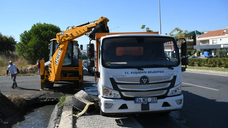 Kuşadası'nda Yağmur Suyu Hatlarında Kapsamlı Temizlik Çalışması