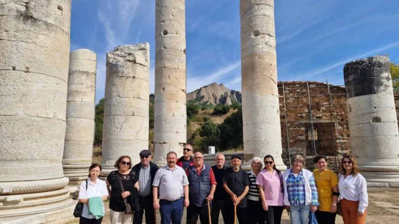 Manisa'da Huzurevi Sakinleri Sardes Antik Kenti'ni Gezdi