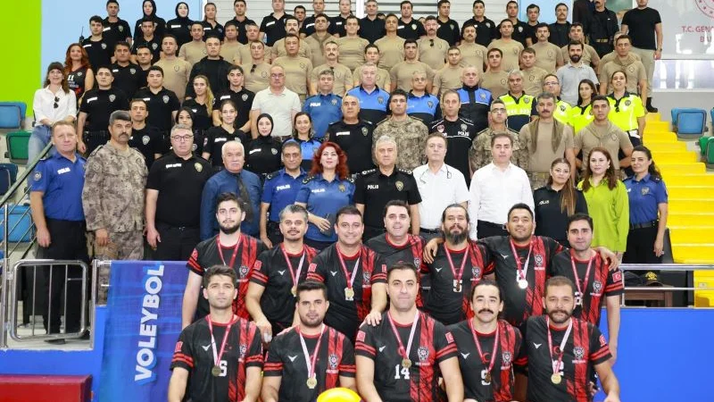 Mersin Emniyet Müdürlüğü Voleybol Takımı Şampiyon Oldu