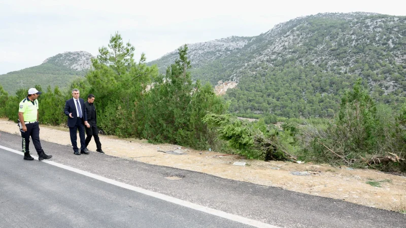 Mersin Valisi Atilla Toros'tan Silifke'deki Kaza Yerinde İnceleme