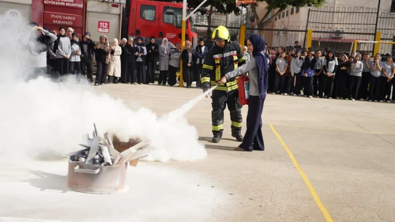 Mersin'de Öğrencilere Afet Farkındalık Eğitimi ve Tatbikatı