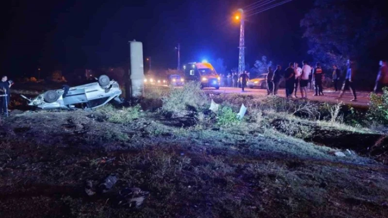 Osmaniye'de trafik kazası: Şarampole devrilen otomobilde 3 kişi yaralandı