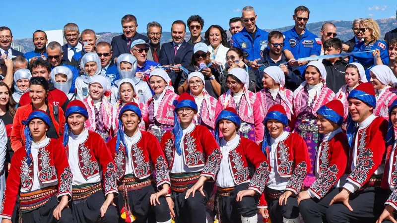 Salda Gölü'nde 'Mars' Buluşması: Bilim Merkezi ve Teknoloji Atölyesi Açıldı