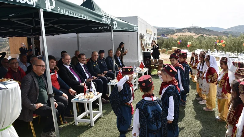 Salihli'de 'Geleceğin Fidanları' Temalı 2. Geleneksel Zeytin Hasat Şenliği Düzenlendi