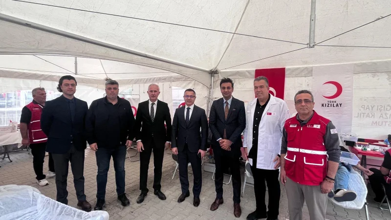 Soma Kaymakamı Dr. Ünal Koç'tan Kan Bağışı Noktasına Ziyaret