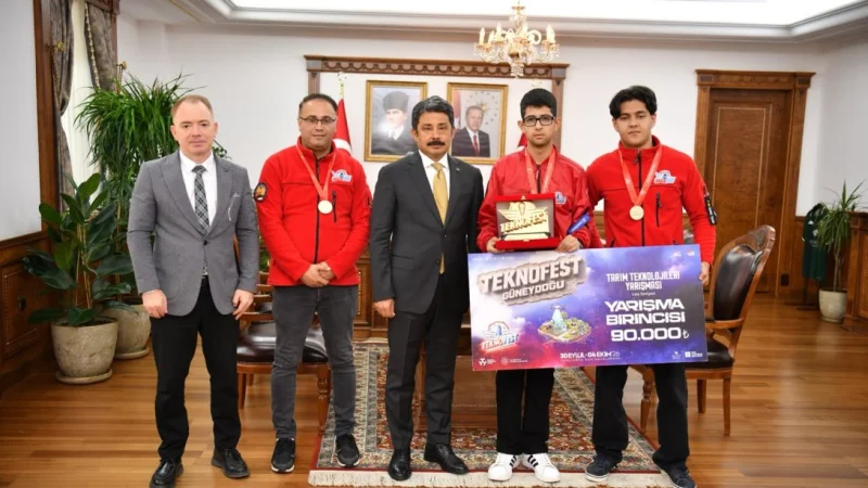 TEKNOFEST Şampiyonu Kırşehirli Öğrencilerden Vali Demiryürek'e Ziyaret