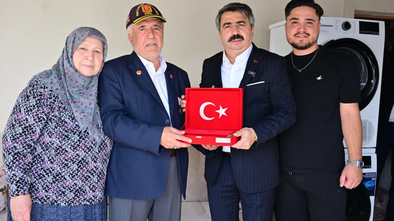 Yıldırım Belediye Başkanı Oktay Yılmaz’dan Kıbrıs Gazisi’ne Vefa Ziyareti