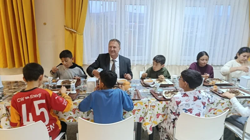 Ardahan İl Milli Eğitim Müdürü Kenan Kaya, Kazım Karabekir YBO Pansiyonunu Ziyaret Etti