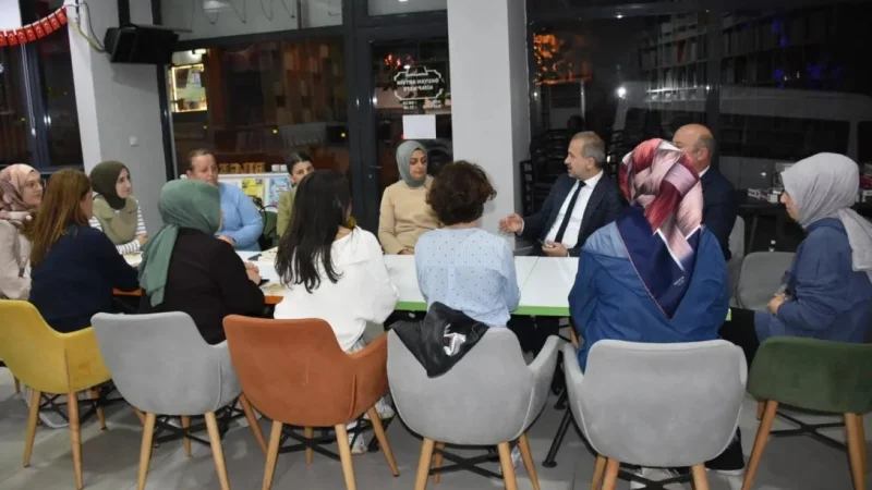 Artvin'de Eğitimciler Kitap Kulübü Buluşmasında Bir Araya Geldi