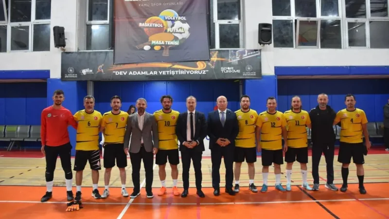 Artvin'de Kamu Spor Oyunları kapsamında dostluk maçı