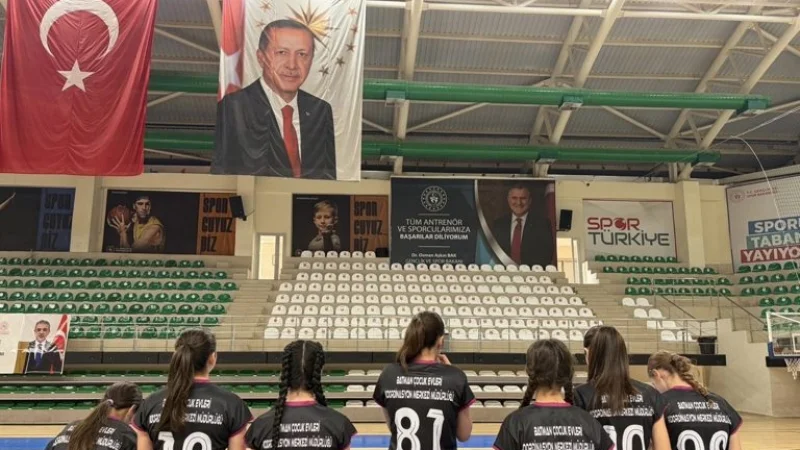 Batman Çocuk Evleri Kız Voleybol Takımı'ndan Şampiyonada Başarı