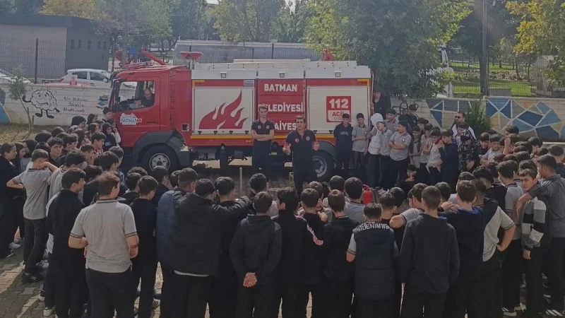 Batman'da Öğrencilere Yangın ve Deprem Eğitimi Verildi