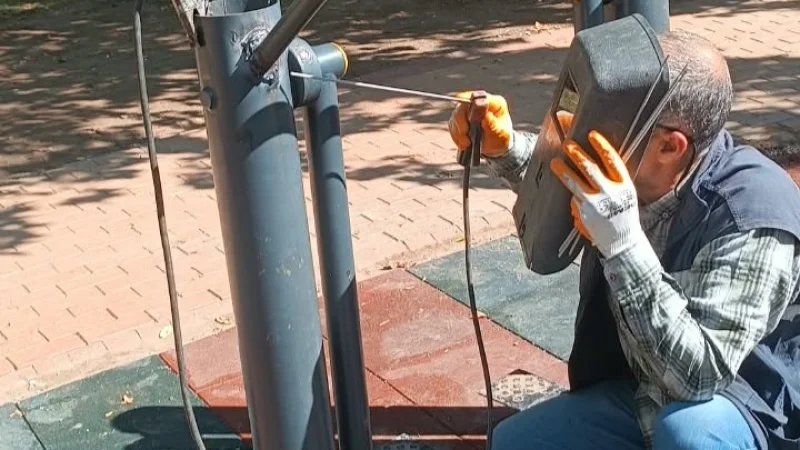 Batman'da Parklardaki Donatılar Yenileniyor