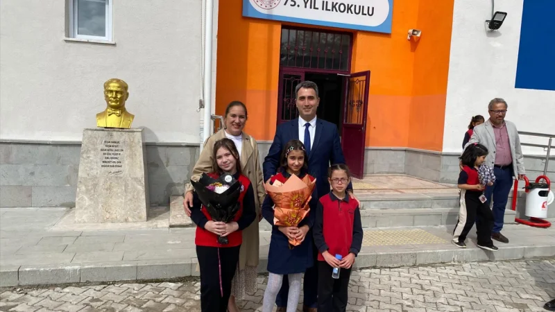 Bucak Kaymakamı Can Kazım Kuruca'dan 75. Yıl İlkokuluna Ziyaret